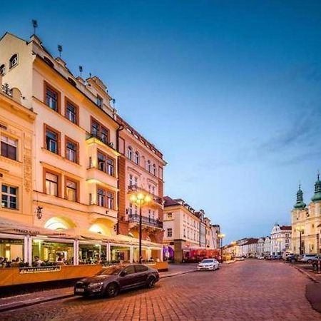 Unique Central Square Business Apt. Hradec Králové Buitenkant foto