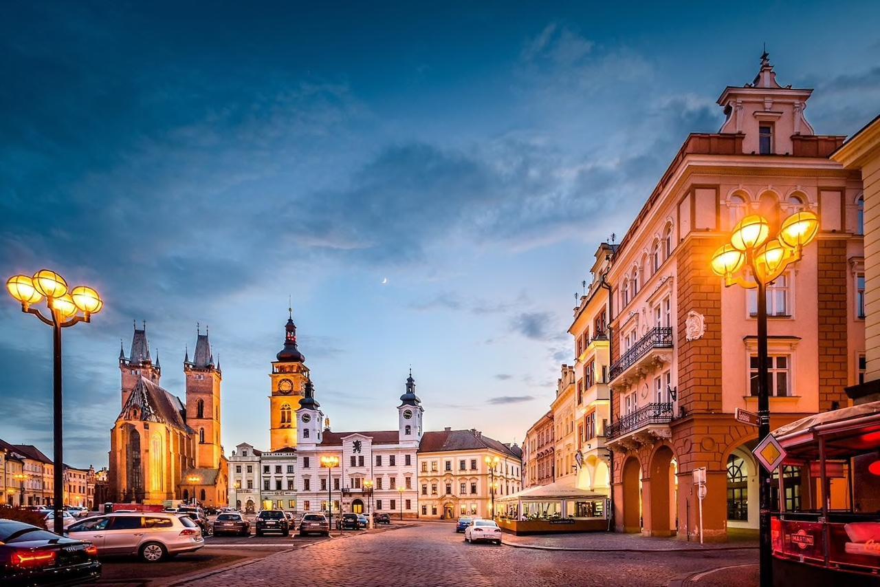 Unique Central Square Business Apt. Hradec Králové Buitenkant foto