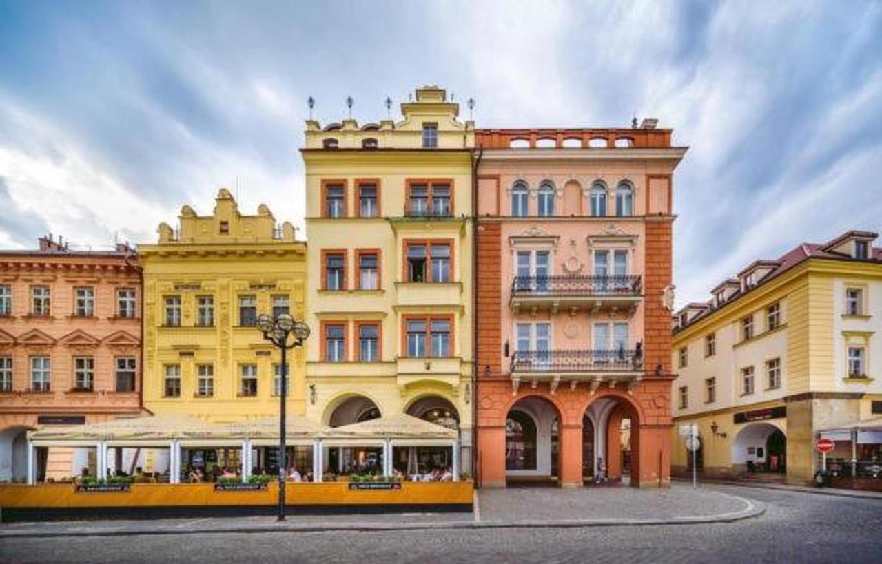 Unique Central Square Business Apt. Hradec Králové Buitenkant foto